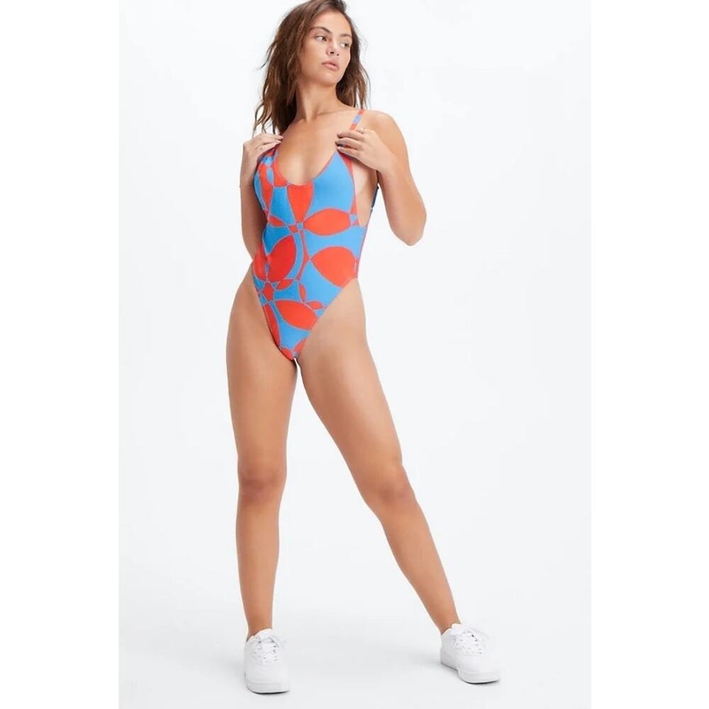 New Fabletics Low Back One-Piece Swimsuit Floral Geo size M